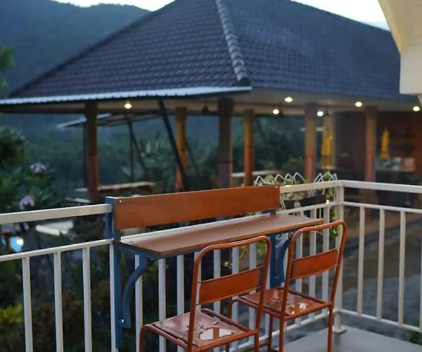 Chalé Ling & Louie's Mountain Mayong